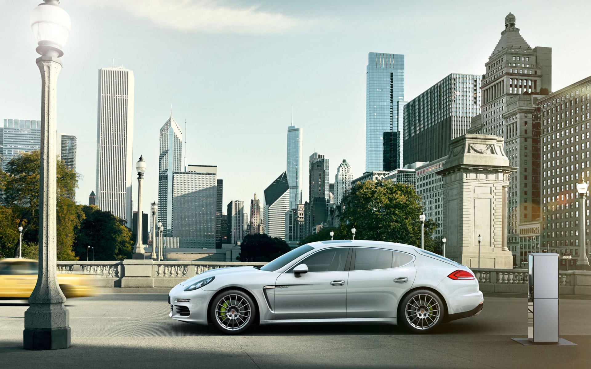 porsche panamera e-hybrid авто белый город день вид сбоку машина порше