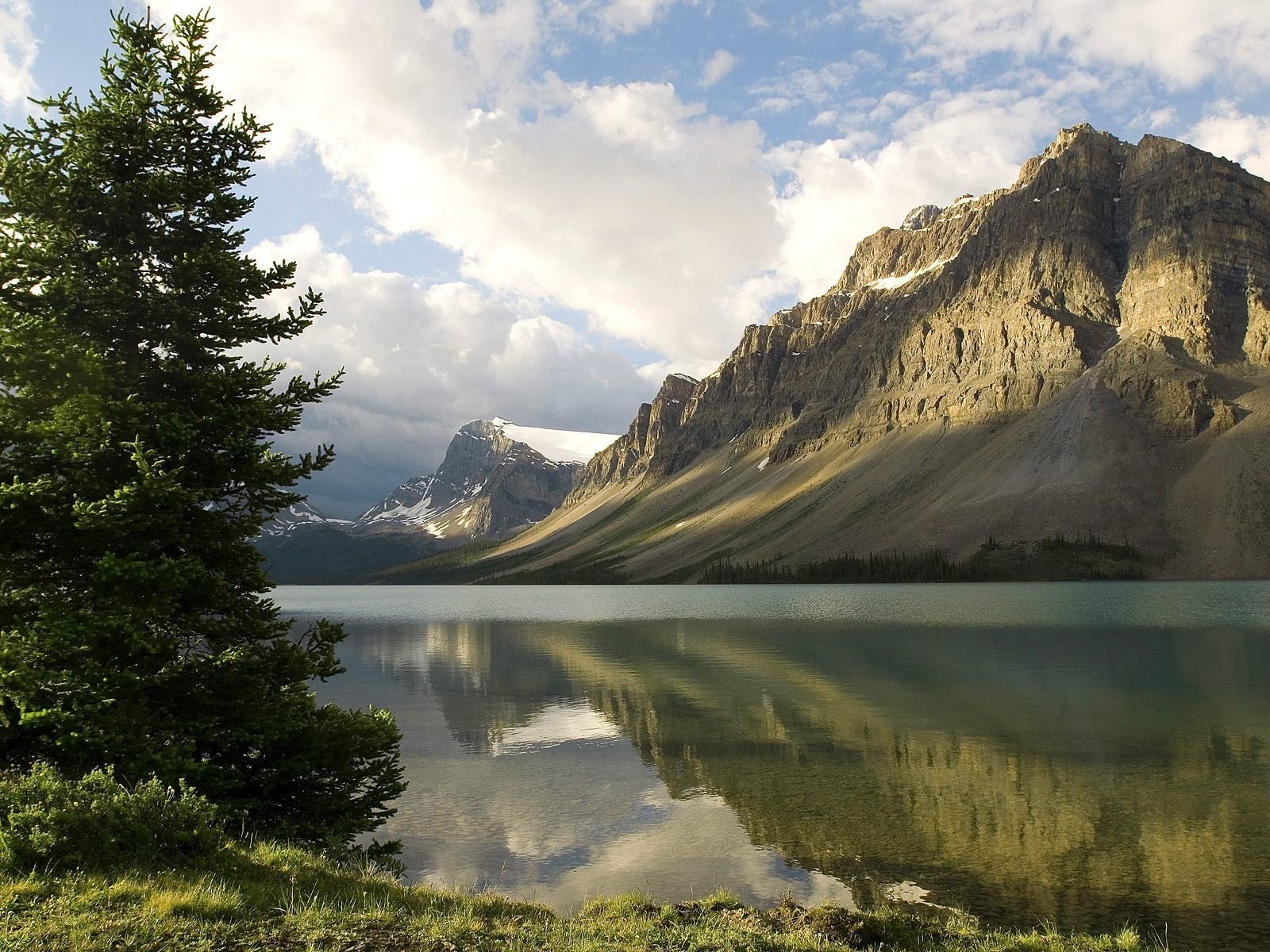 montañas naturaleza bosque lago cielo