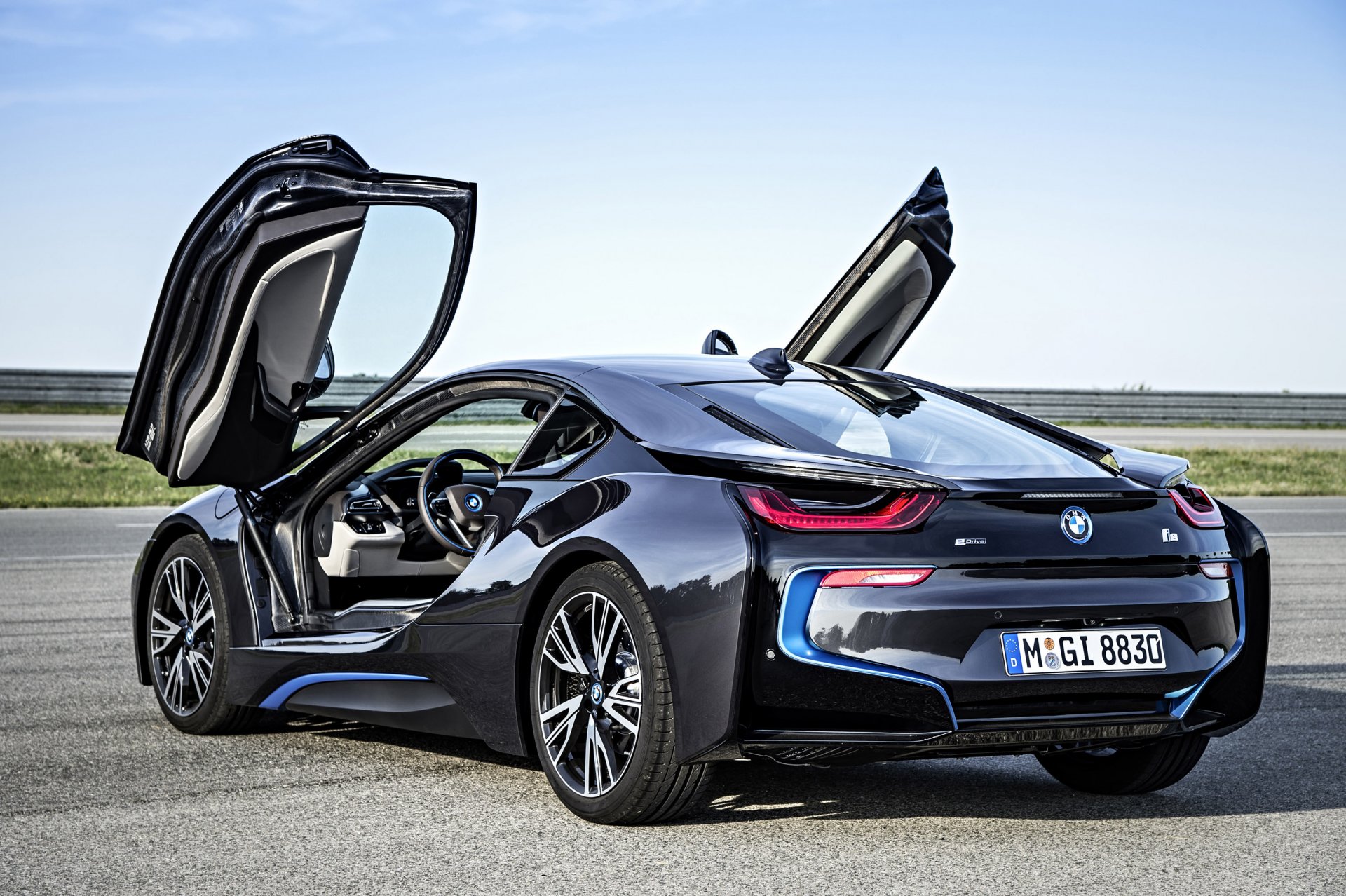 bmw i8 2014 czarny tył lambo drzwi przyszłość niebo droga