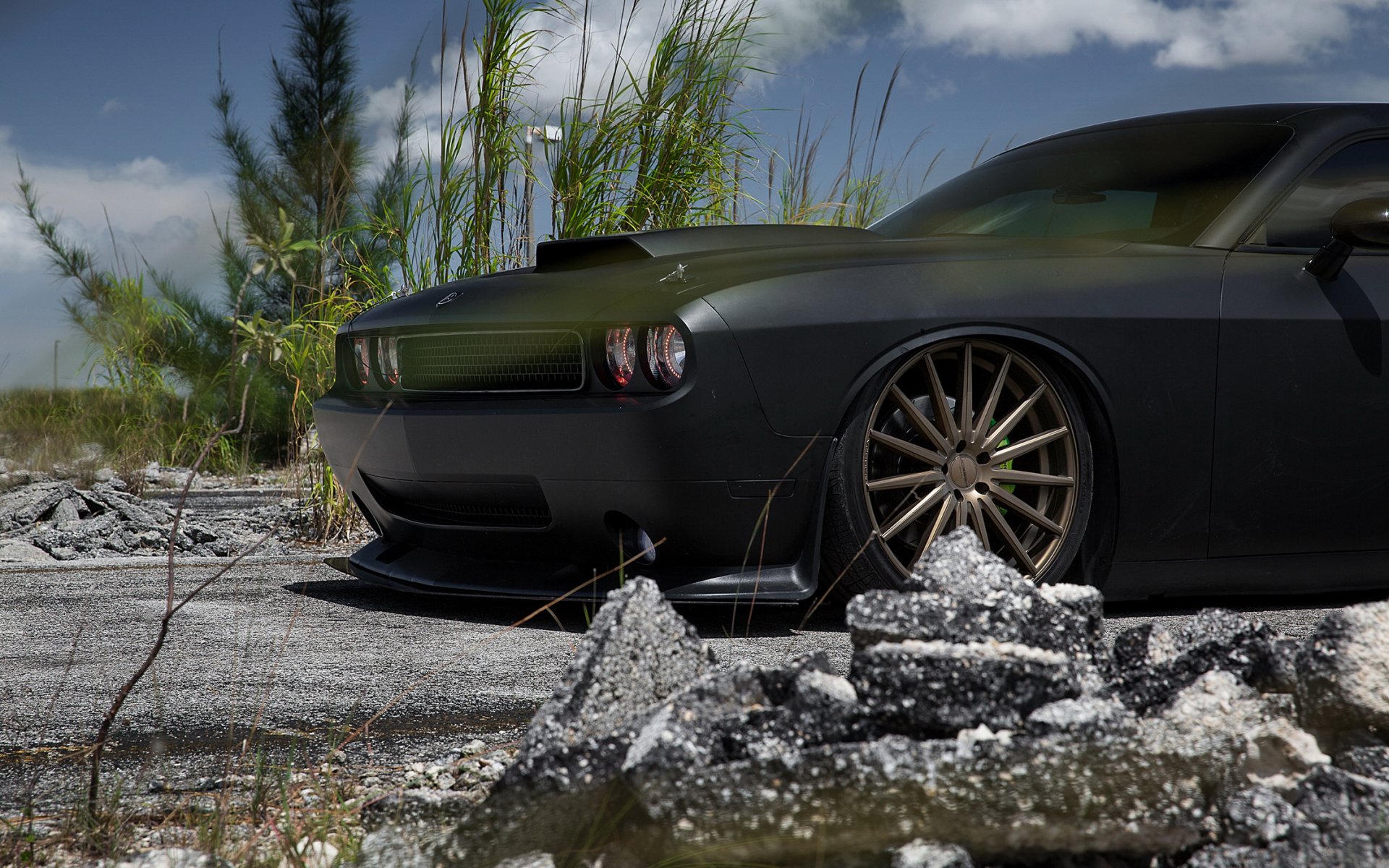 ausweichen challenger srt8 auto tapeten schwarz matt tuning