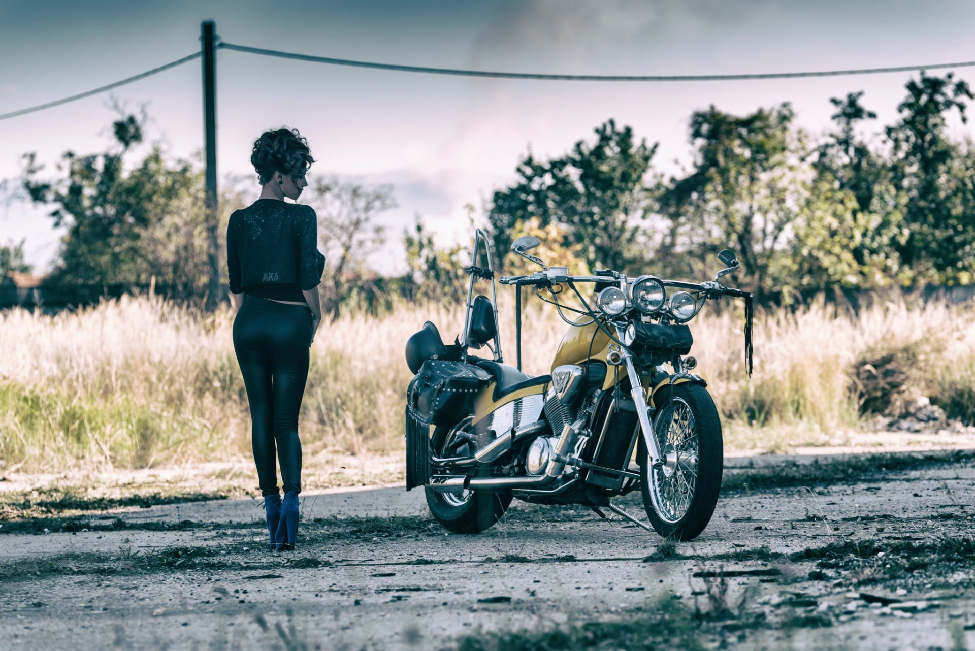 moto vista ragazza gambe