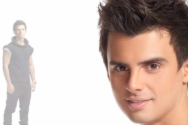 Talentueux et beau chanteur Kirill Turichenko