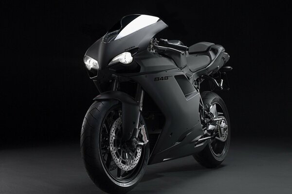 Ducati noir en un seul exemplaire