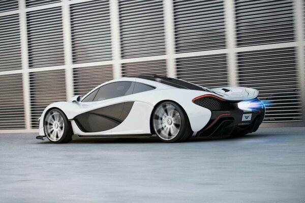 Superdeportivo McLaren p1 tuneado con escape de fuego