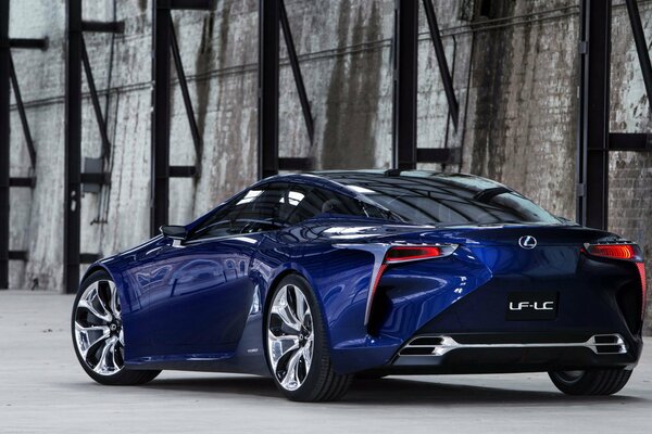 Blauer Lexus gilt als der sexiest