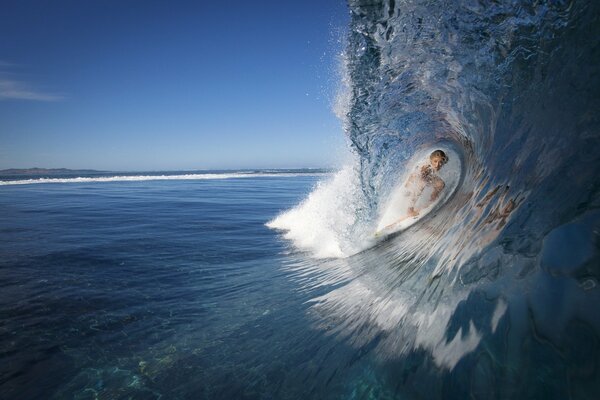 La vague idéale pour les surfeurs