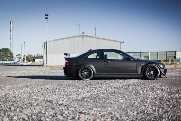 BMW negro amor de cualquier chico, este es el estilo, es la belleza, afinación sin estilo