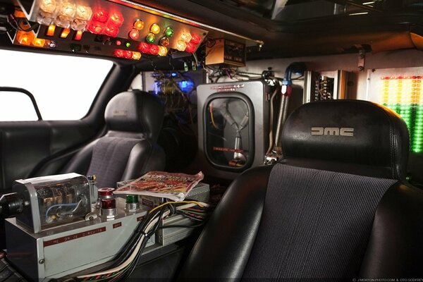 Salon delorean background on the desktop