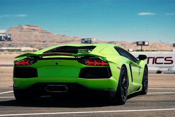 Lamborghini bereitet sich auf ein verrücktes Rennen vor