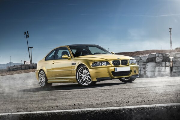 Bmw e46 in Gold auf der Strecke