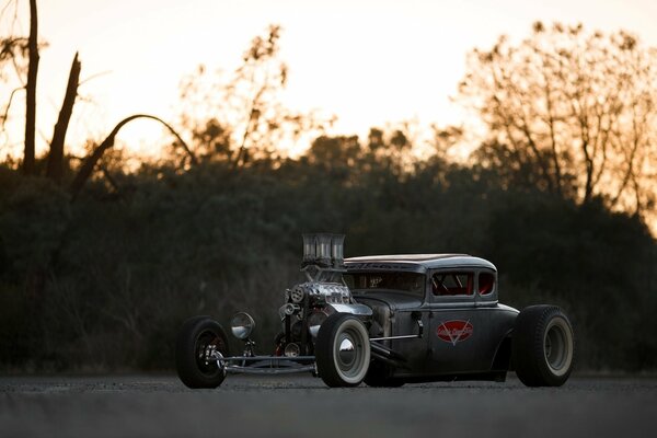 Ford Model a Coupé bei Sonnenuntergang