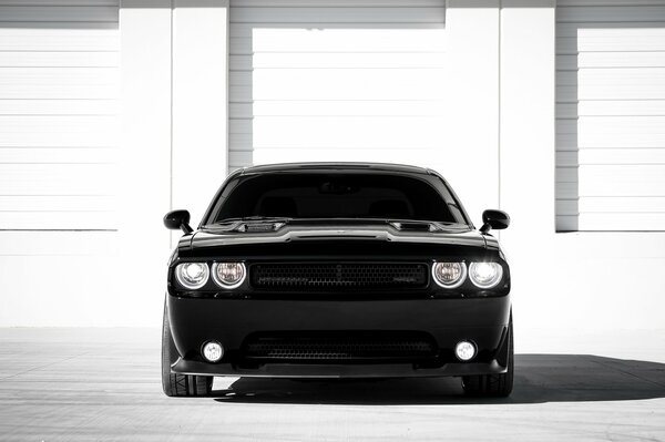 Dodge Challenger SRT8 exclusivo negro sintonizado