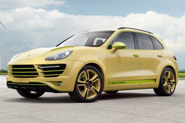 Porsche color oro sullo sfondo di mulini a vento e nuvole