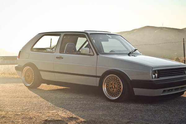 Volkswagen in goldener Sonne