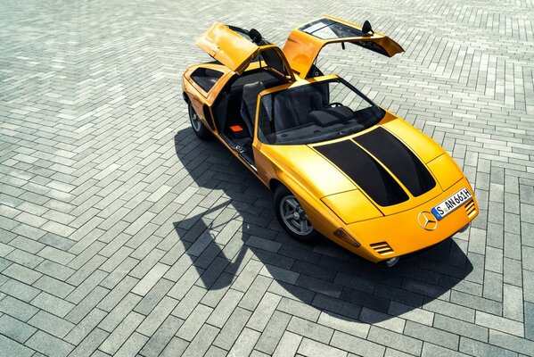 Prototipo giallo C111 su Finitrici