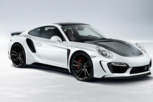 Porsche Stinger zwinkert mit einem Augenzwinkern