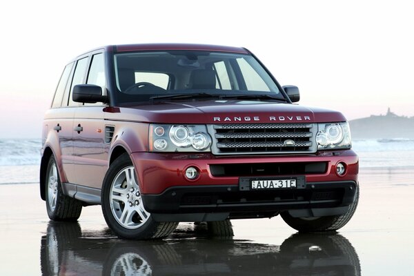 Range rover de color Burdeos en reflexión