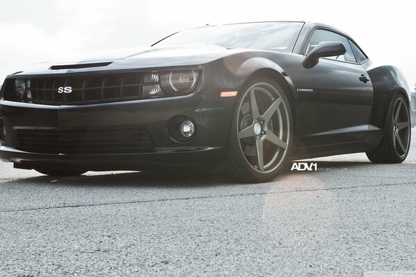 Chevrolet Camaro, czarny samochód