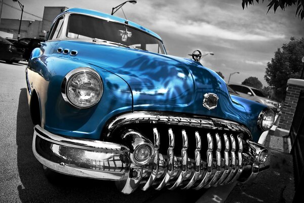 Modelo clásico de Buick, en azul y acero