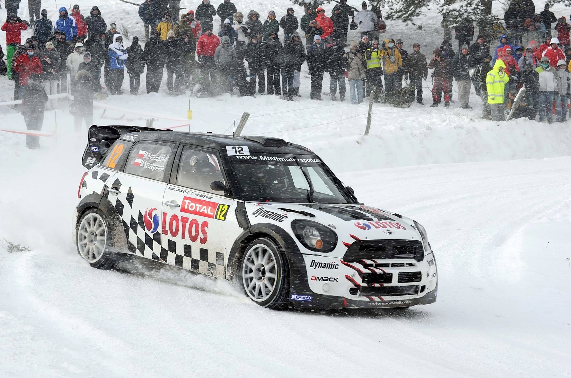 mini cooper mini mini cooper wrc corsa neve bianco persone