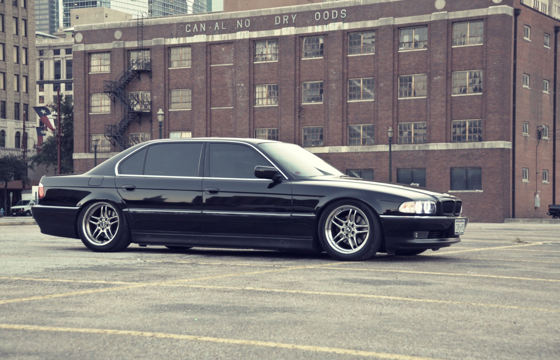 bmw 740 e38 здания дома бумер семёрка