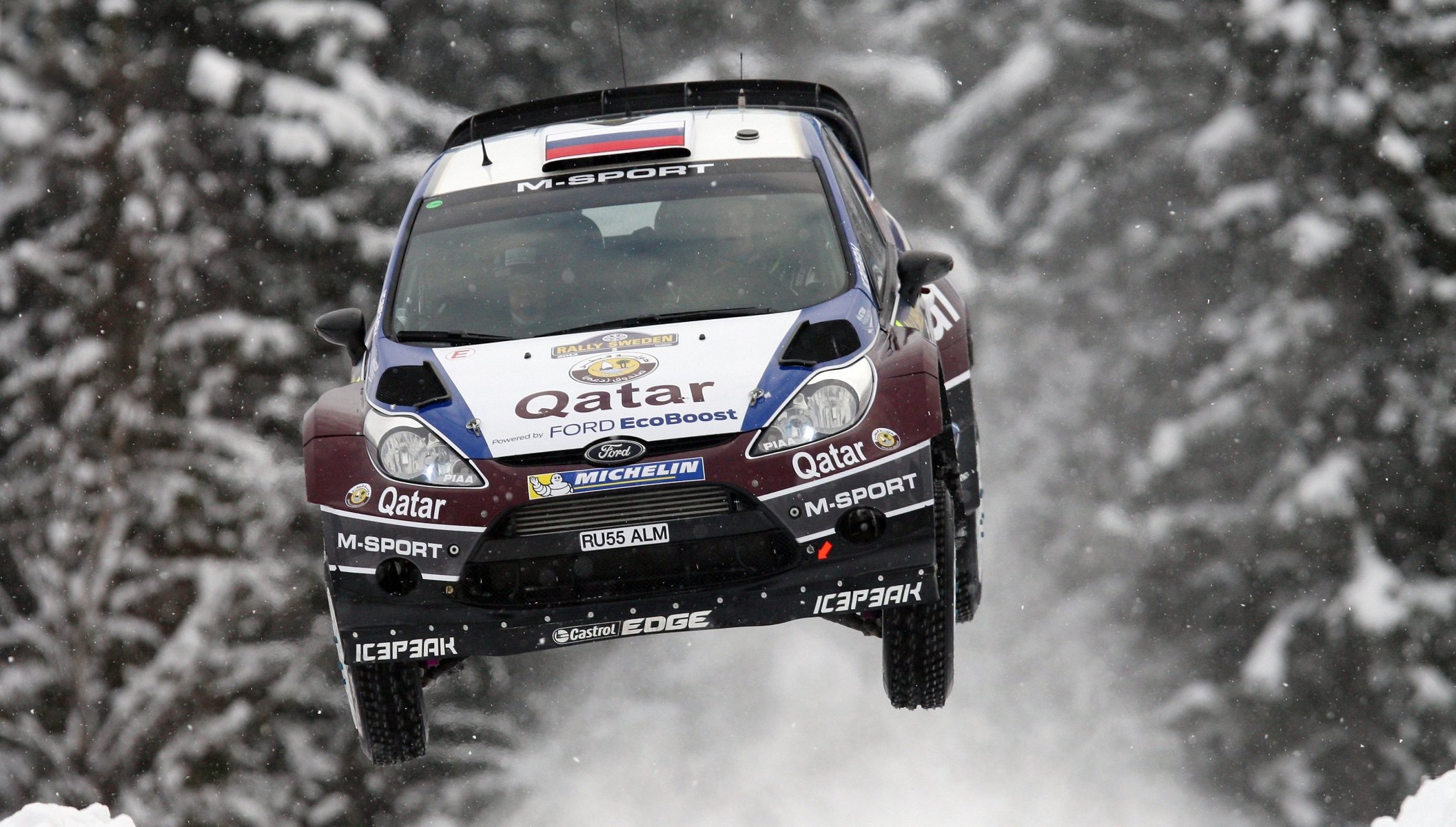 ford fiesta rallye cmr evgeny novikov vol dans l air hiver neige forêt voiture compétition