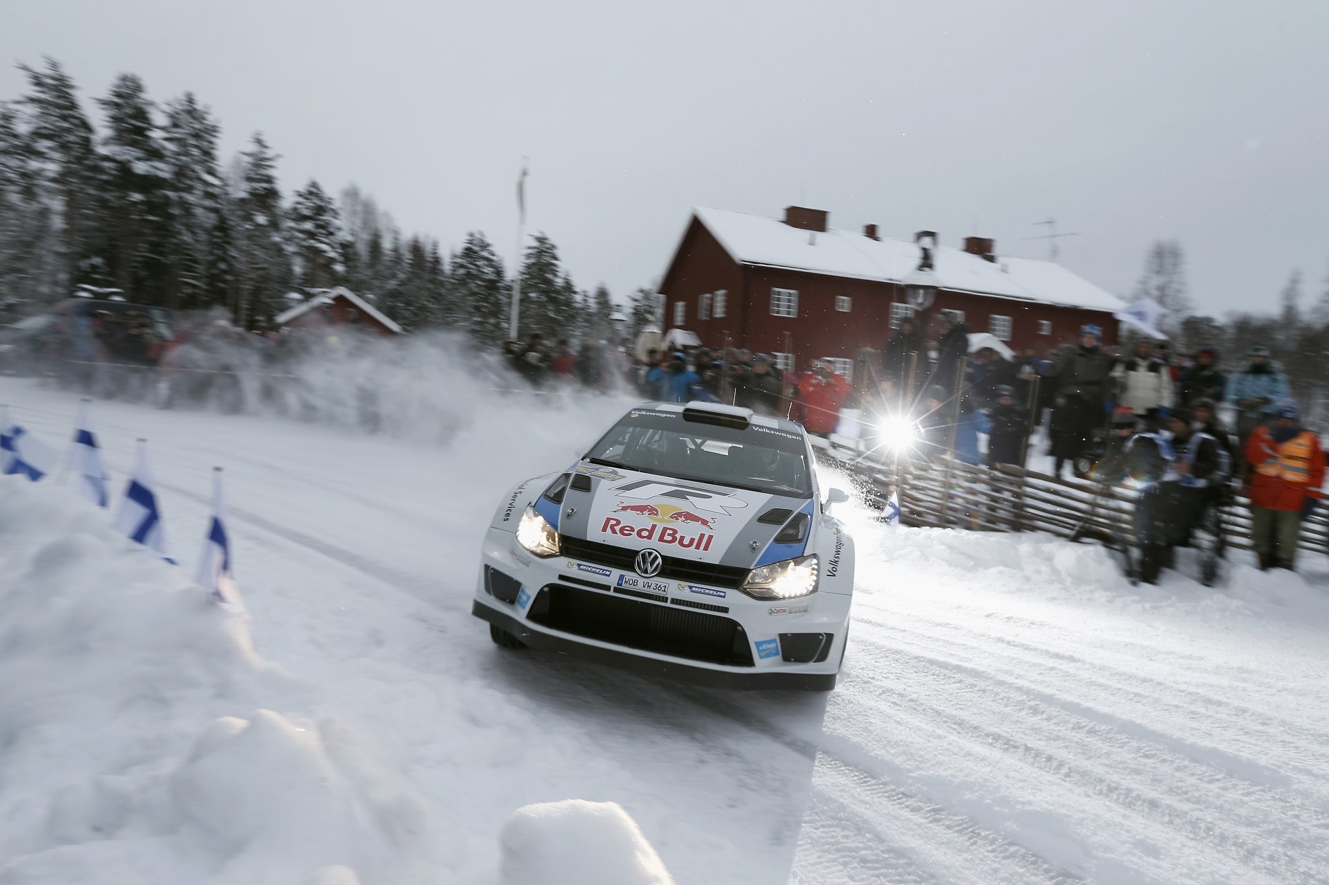 volkswagen polo neige cmr avant dérapage flash fans gens rassemblement lumière