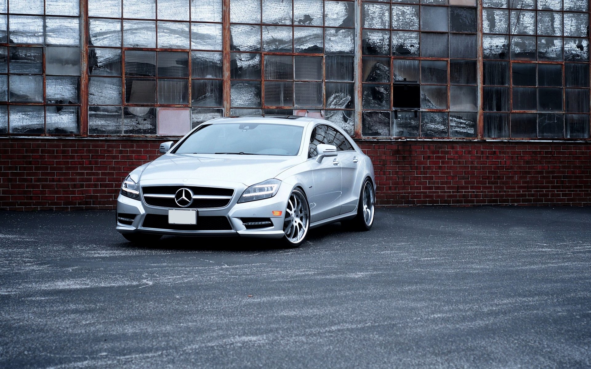 mercedes benz cls silver building head power