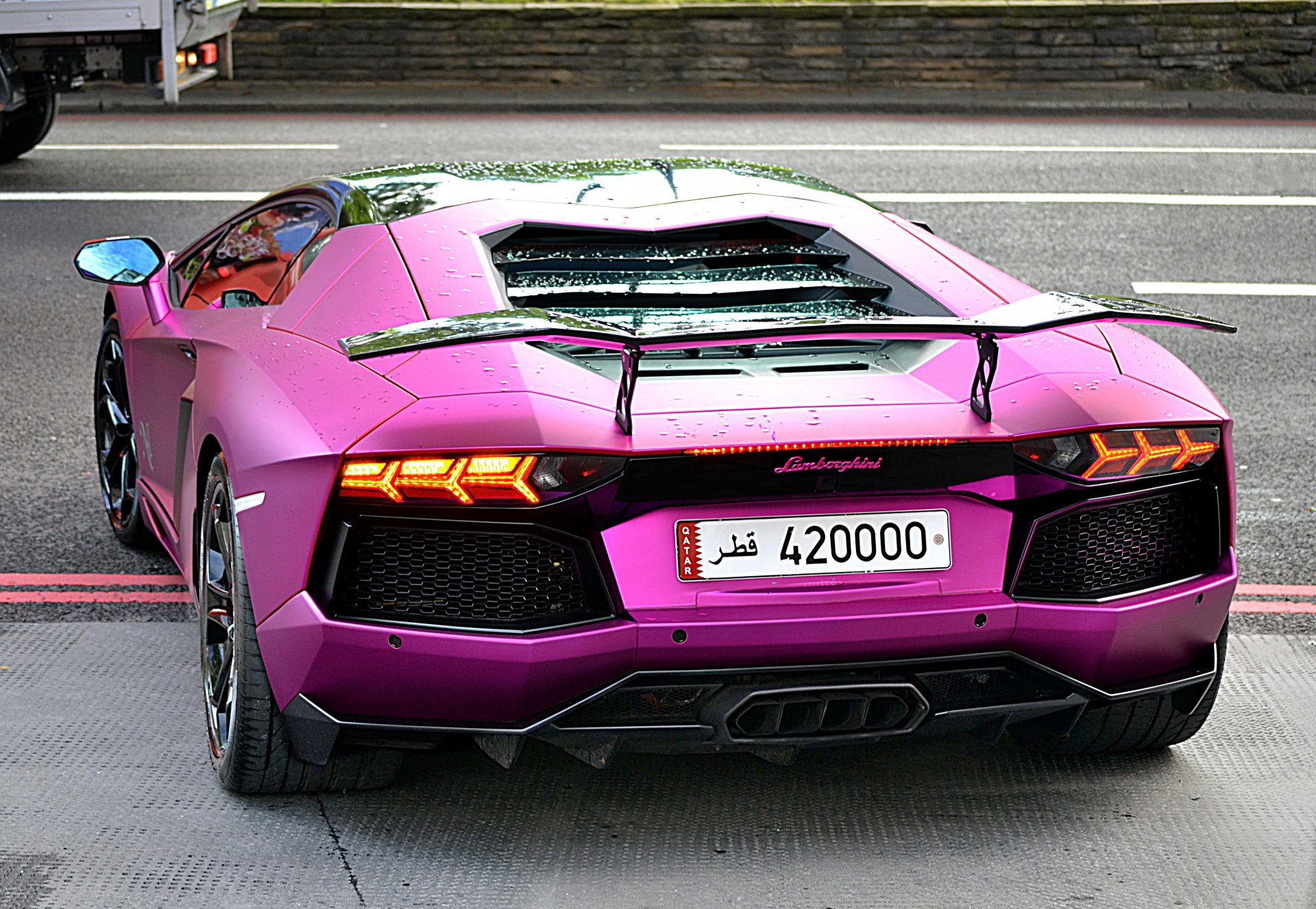 lamborghini aventador lp700-4 fioletowy lamborghini aventador fioletowy tył skrzydło światła reflektorów