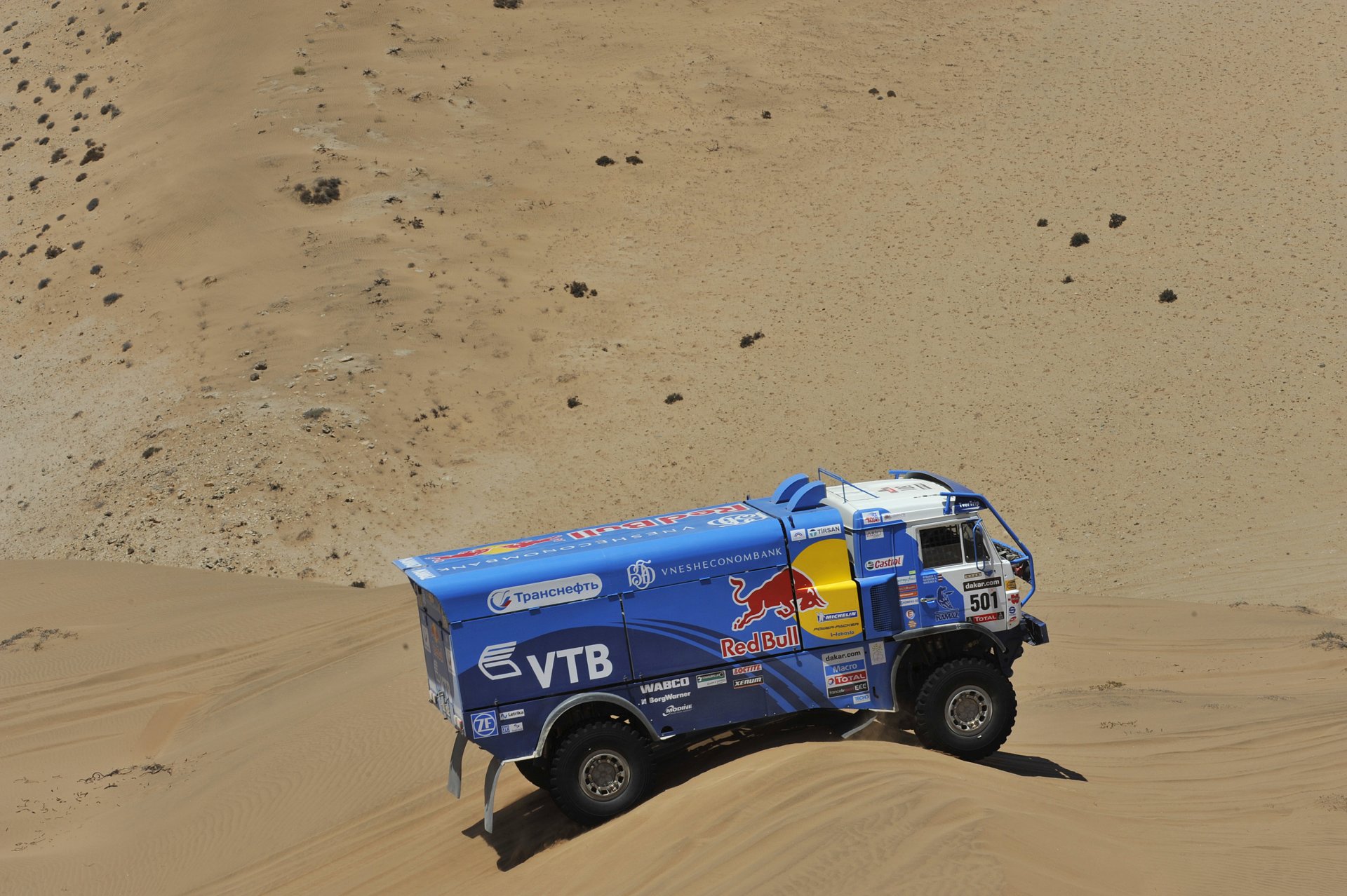 kamaz dakar rajd mistrz piasek wydma niebieski pustynia