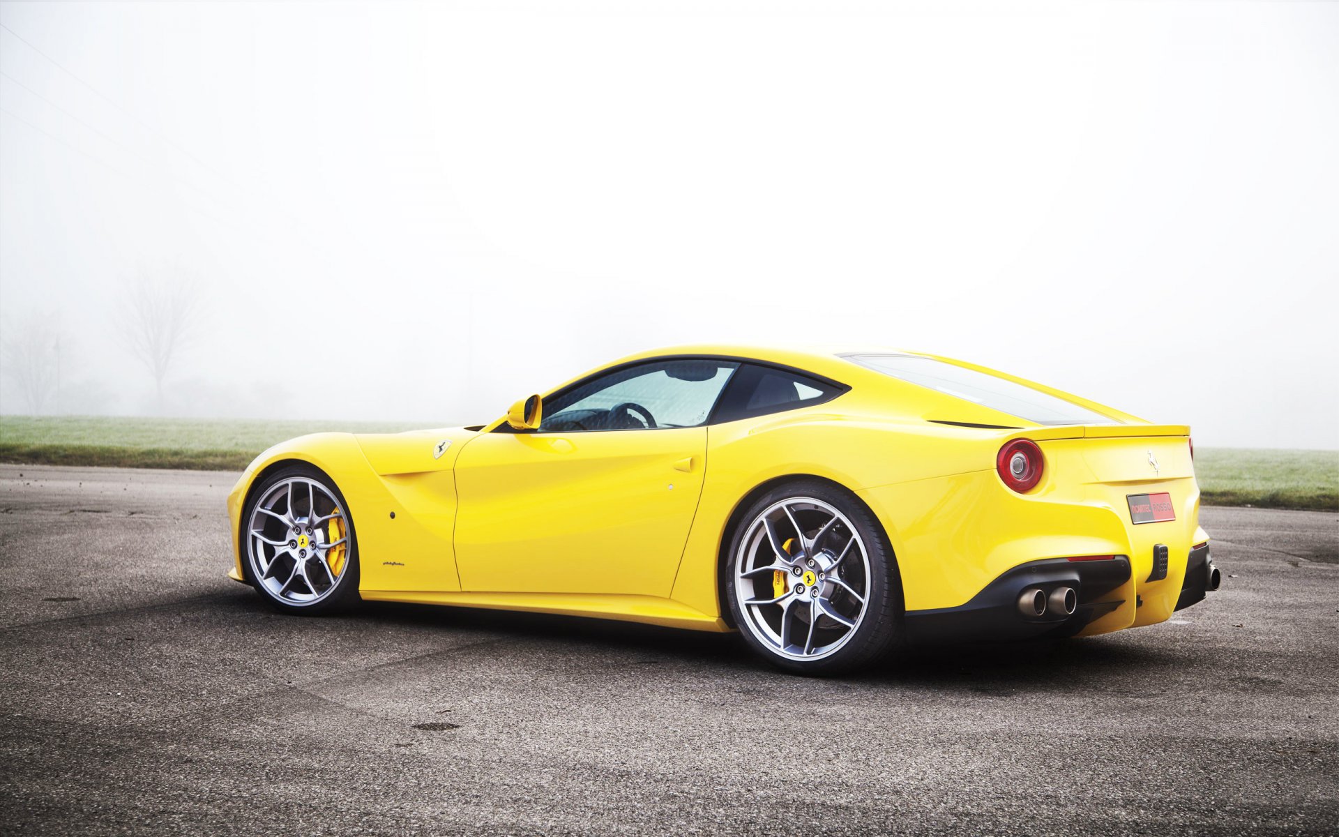 ferrari f12 gelb nebel supercar sport giftig