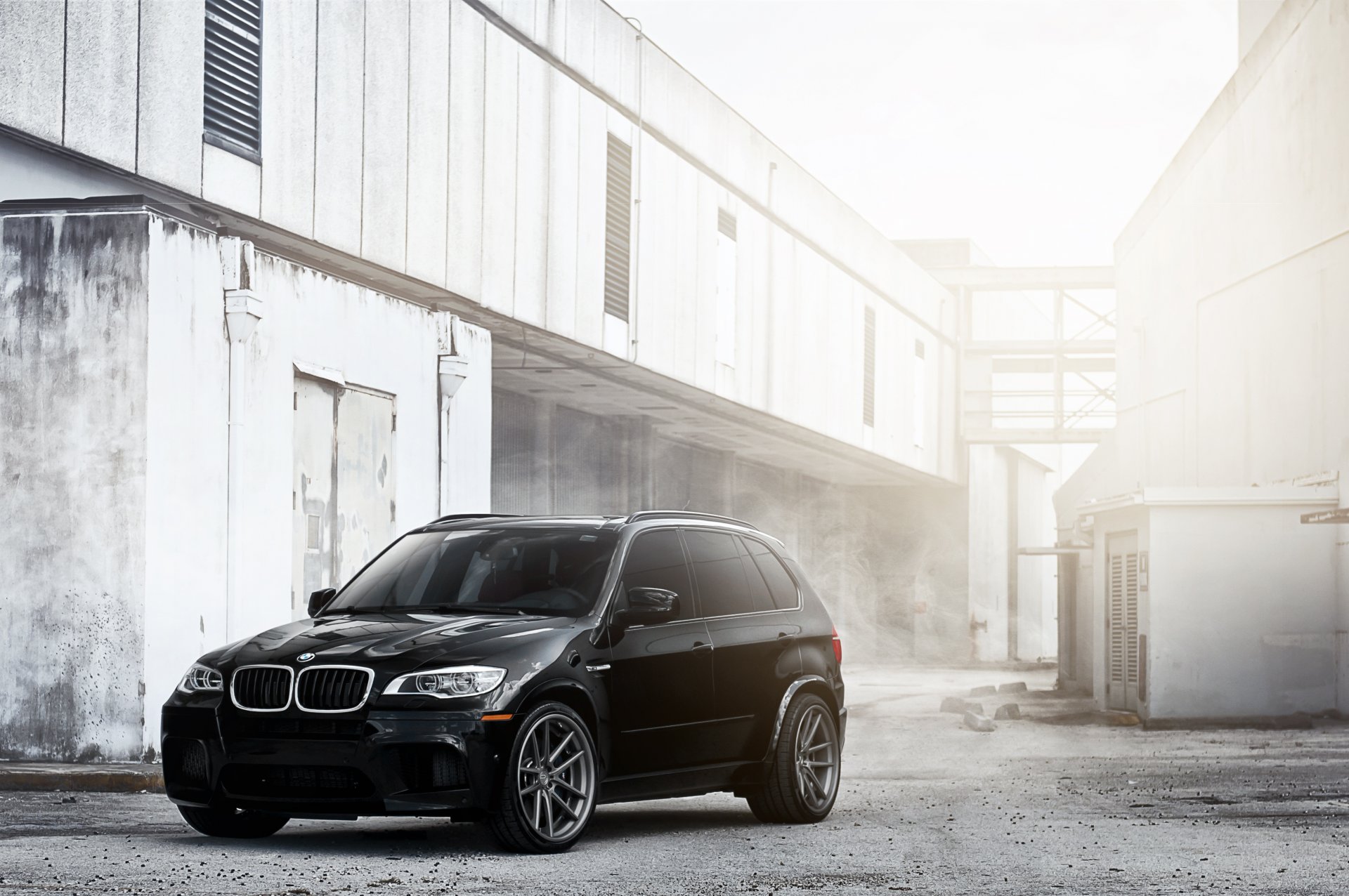 bmw x5m черный бмв кроссовер блик