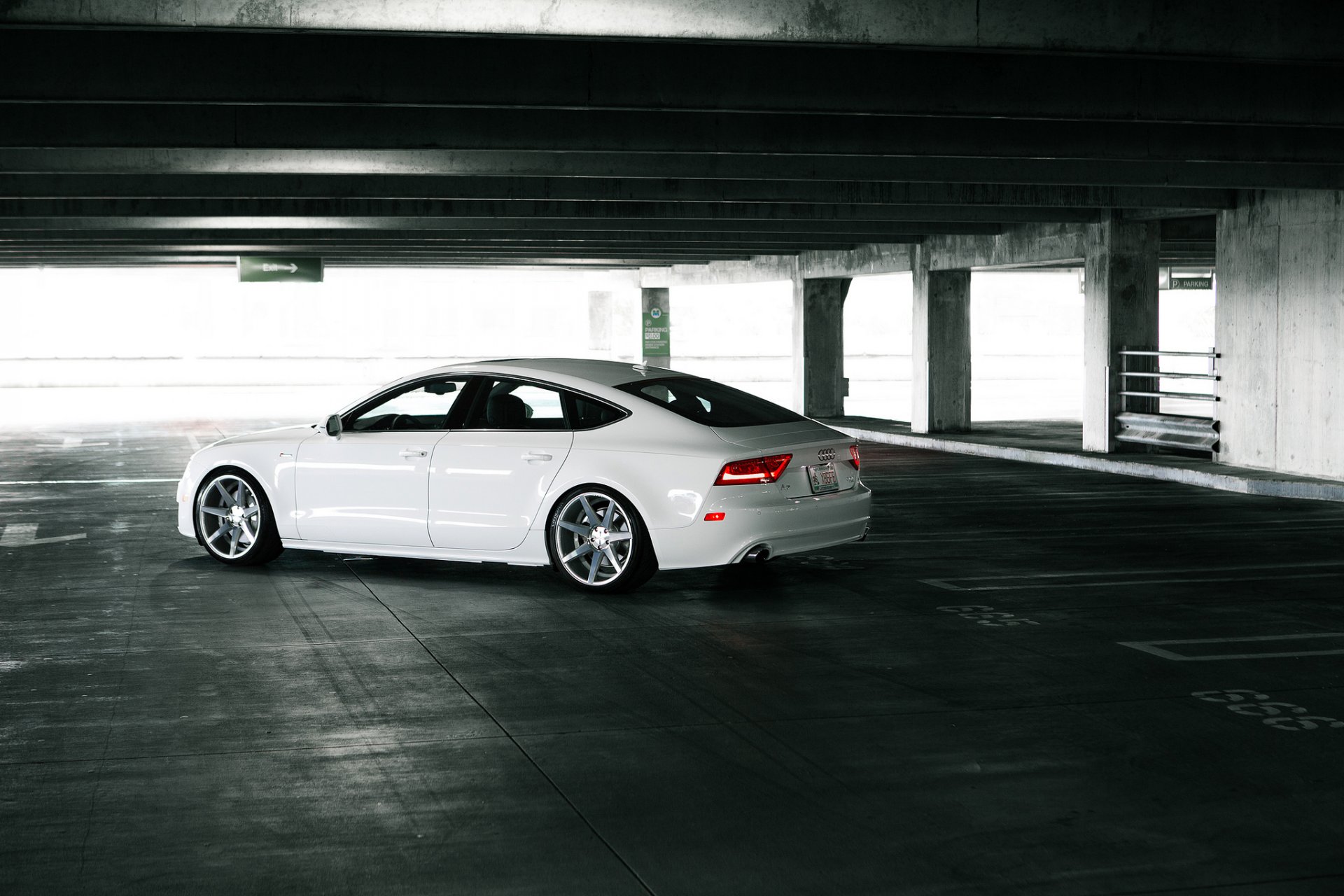 audi a7 tuning vossen bianco audi a7 bianco parcheggio auto