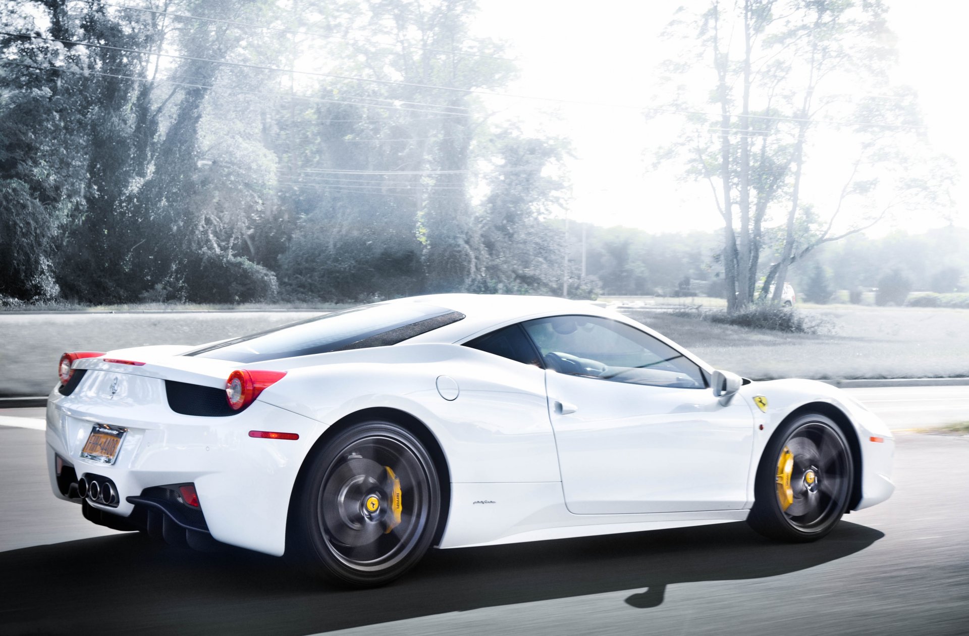 ferrari 458 italia bianco strada ferrari italia vista posteriore velocità alberi