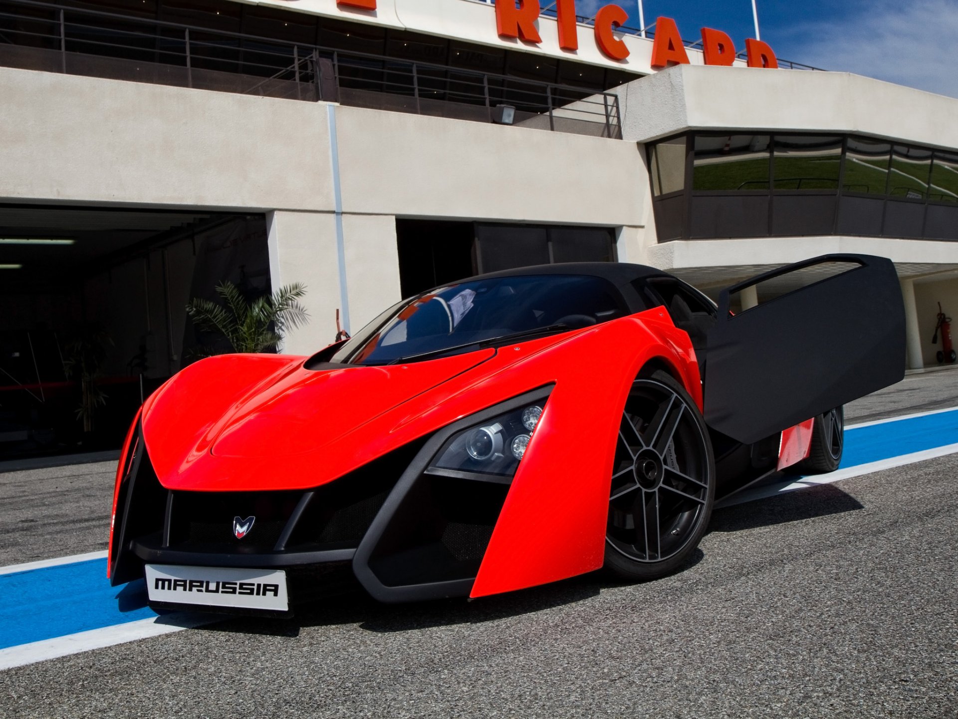 marussia b2 маруся б2 россия суперкар красные черный