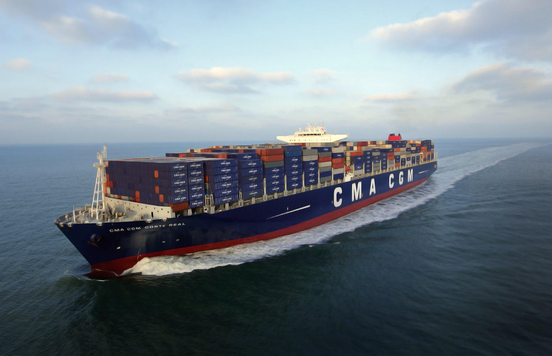 cma cgm corte immobiliare nave mare nave portacontainer in movimento serbatoio giorno cielo