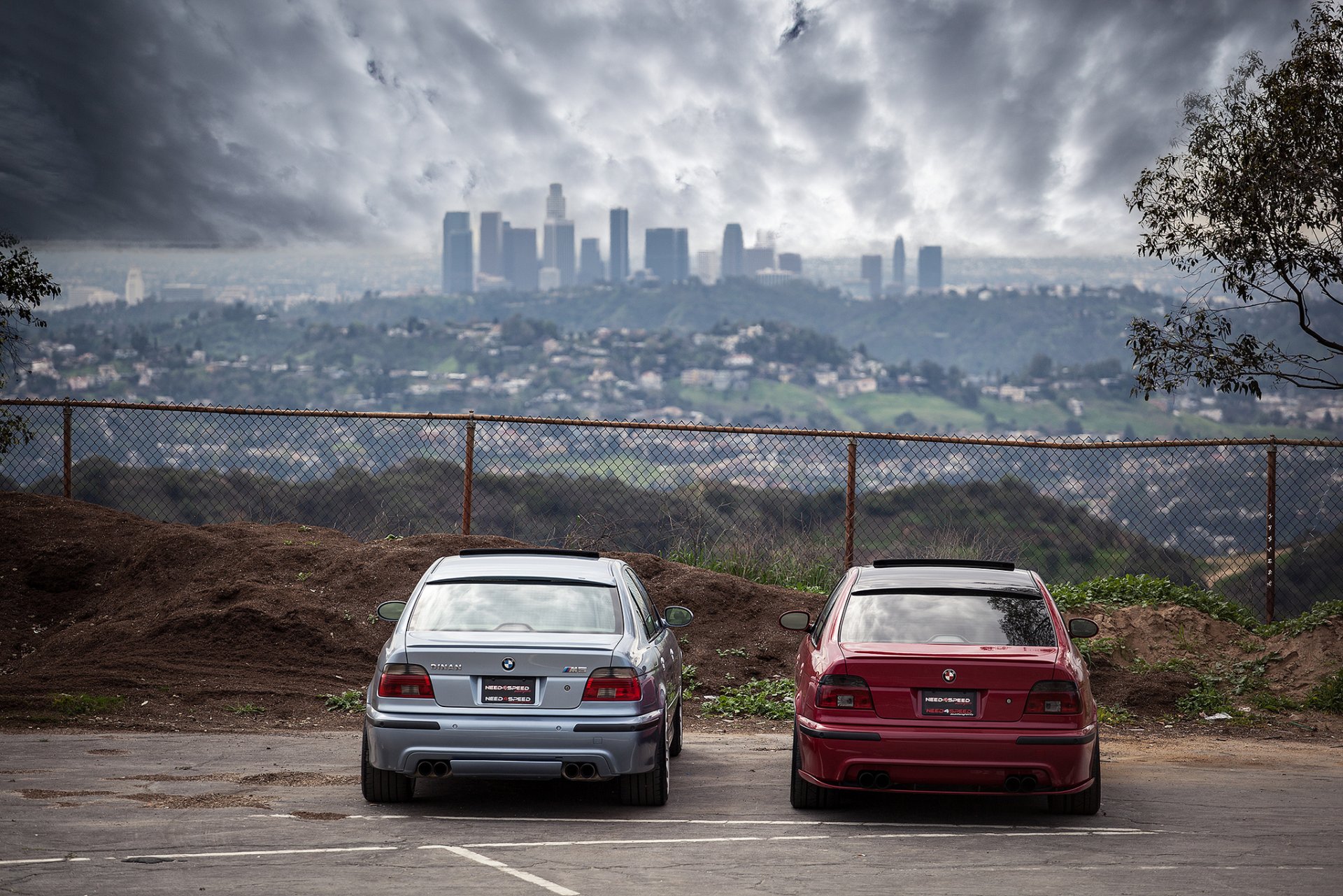 bmw m5 e39 red blue bmw red blue rear fence sky clouds city