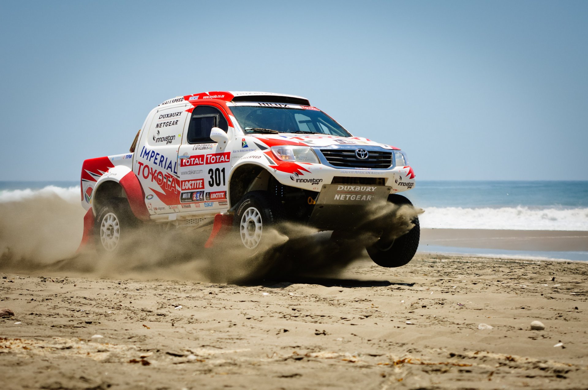 toyota hilux rallye toyota dakar mer sable