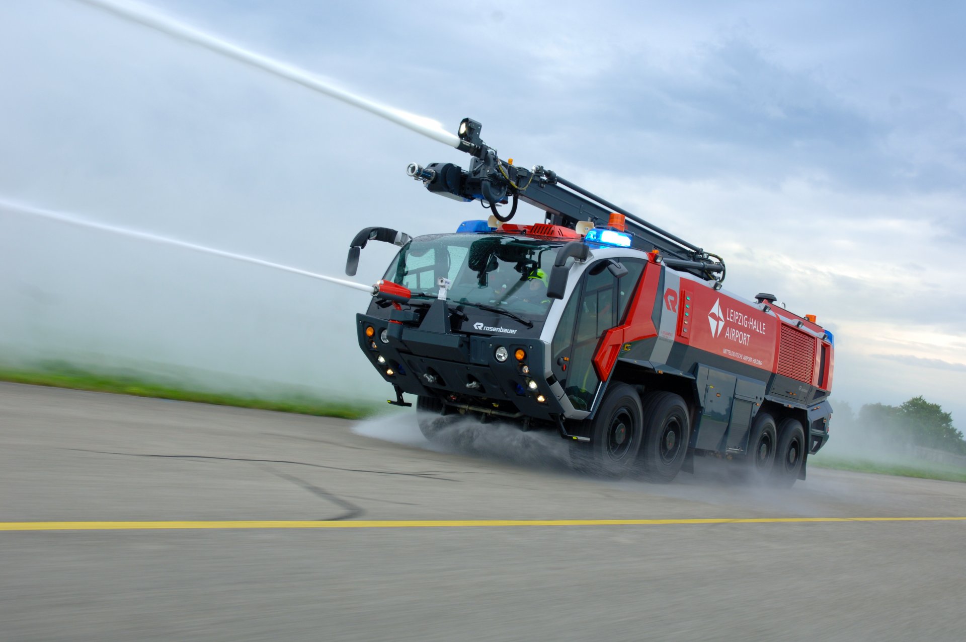 rosenbauer crashtender pompiers véhicules canons à eau