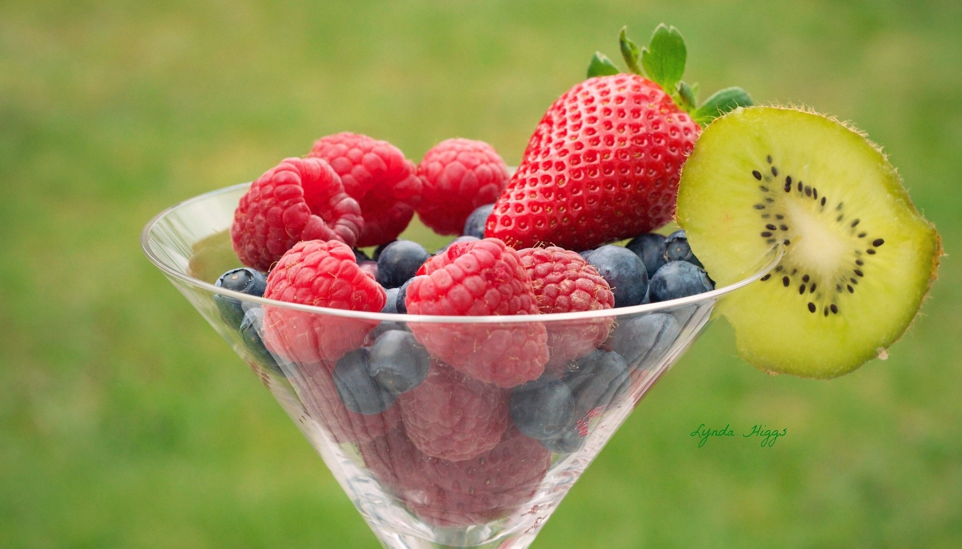 trawberry raspberry berries kiwi glass blueberrie