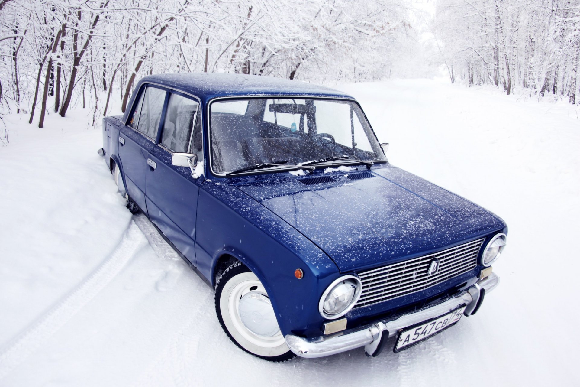 vaz kopek zhiguli clásico azul invierno nieve bosque ini