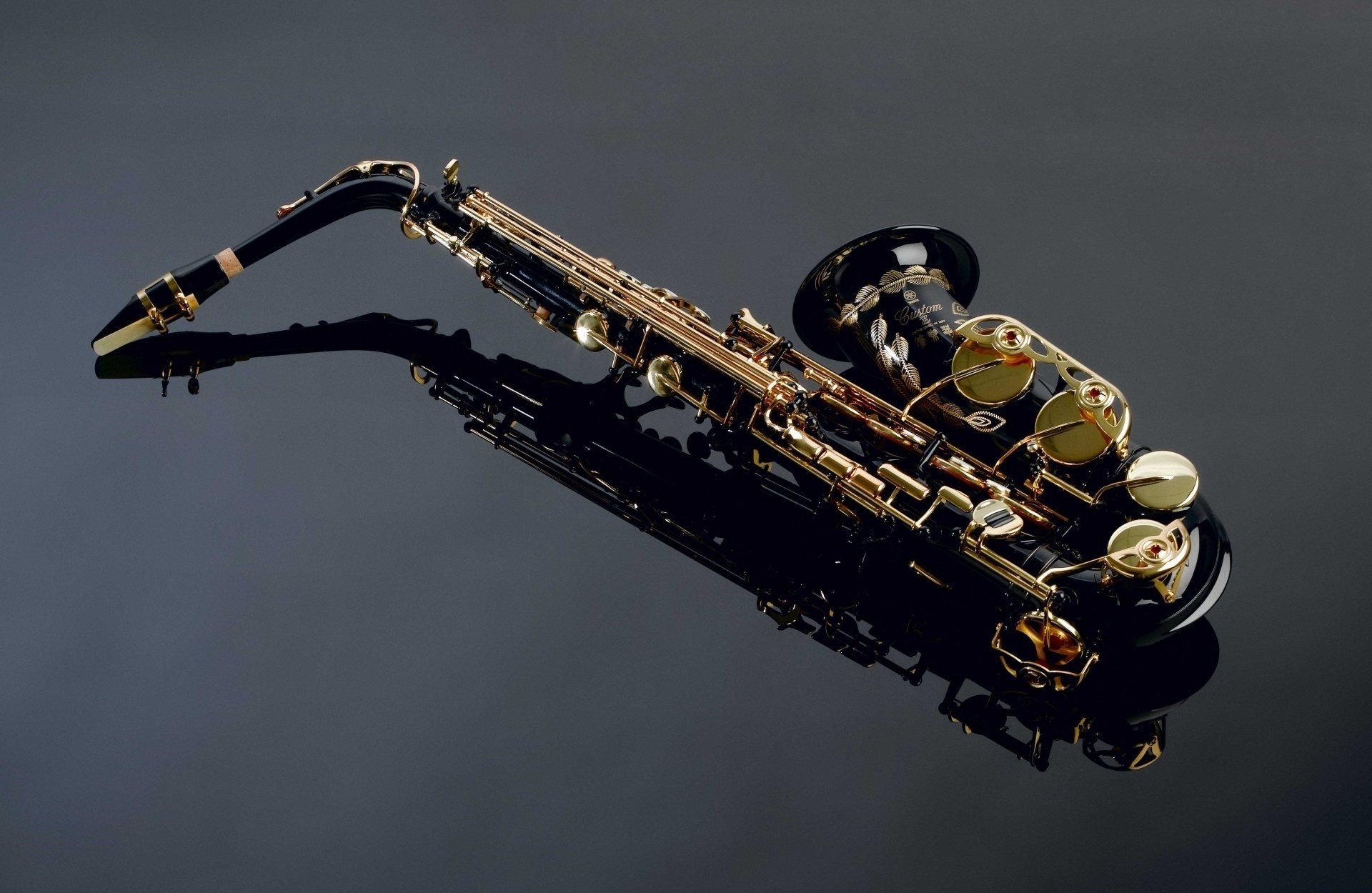 piękny instrument muzyczny saksofon saxophone