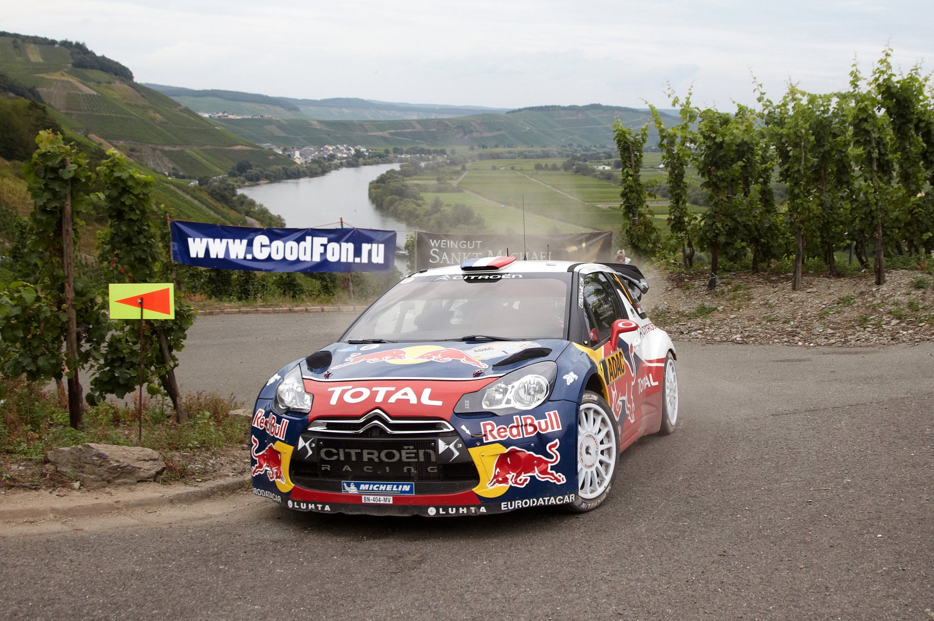 citroen ds3 rally red bull machine total front road river