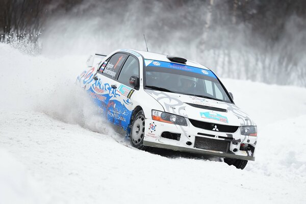 Voiture de course japonaise en hiver