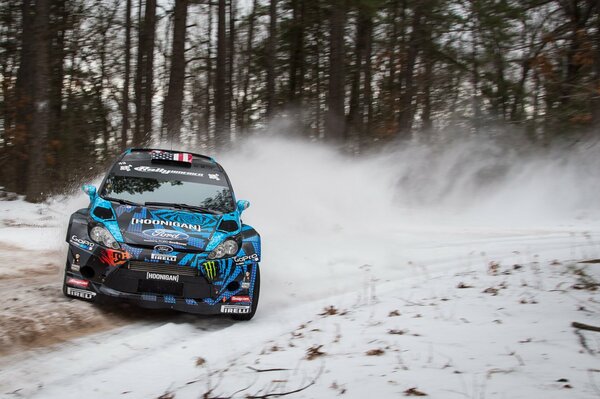Winter weather, snow, Ford blue drifting