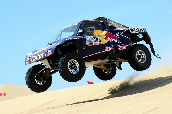 Jump on sand dunes buggy