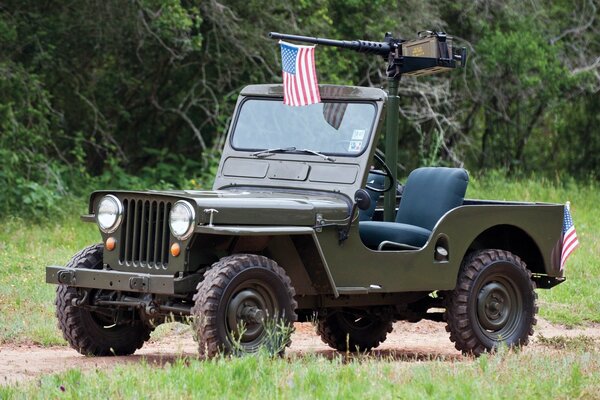 Amerikanischer Jeep SUV mit Flagge