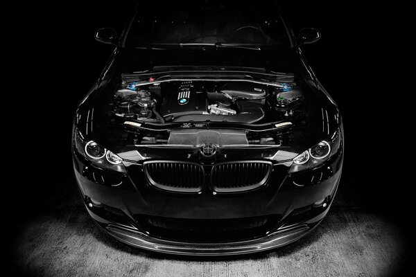 BMW M3 Was ist unter der Haube, Motor, Emblem, Kühler, Tuning, transparente Motorhaube