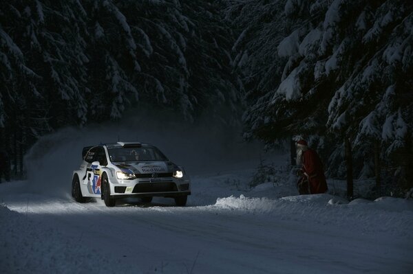 Snowy forest, voltsvagen polo at dusk