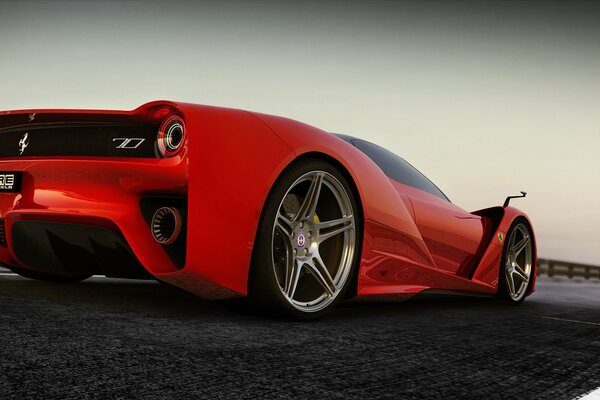 Ferrari rojo brillante en la carretera